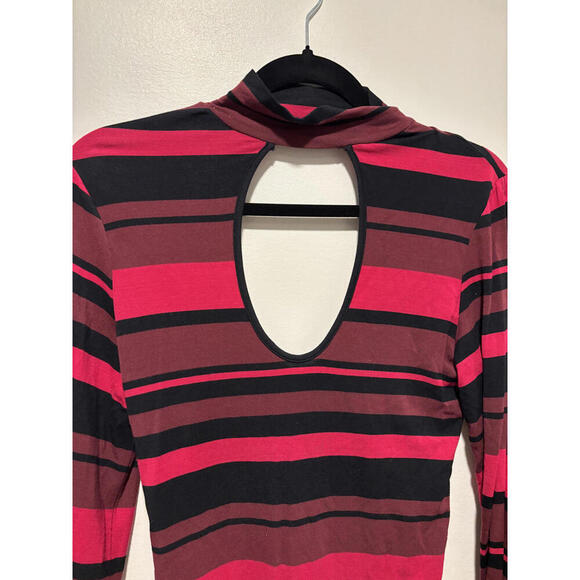 Vintage BEBE Y2K Striped Jersey Bodysuit with Keyhole Neck - Picture 4 of 7